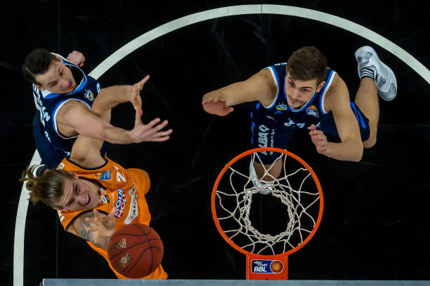 以巨大优势 以巨大优势